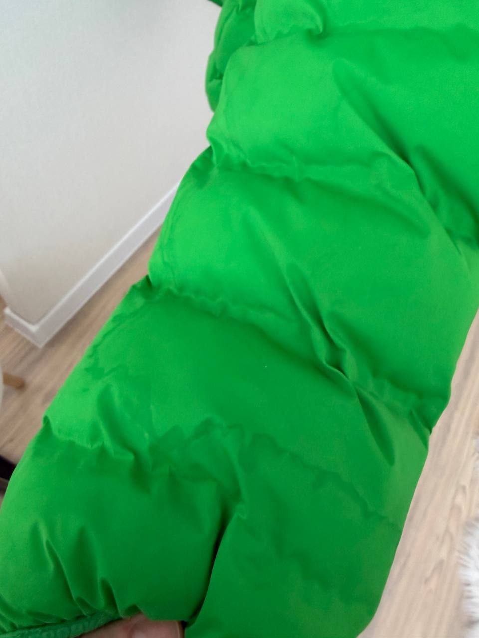 Яркая зелёная пуховик Superdry S (36) маломерка, БЕСПЛАТНО