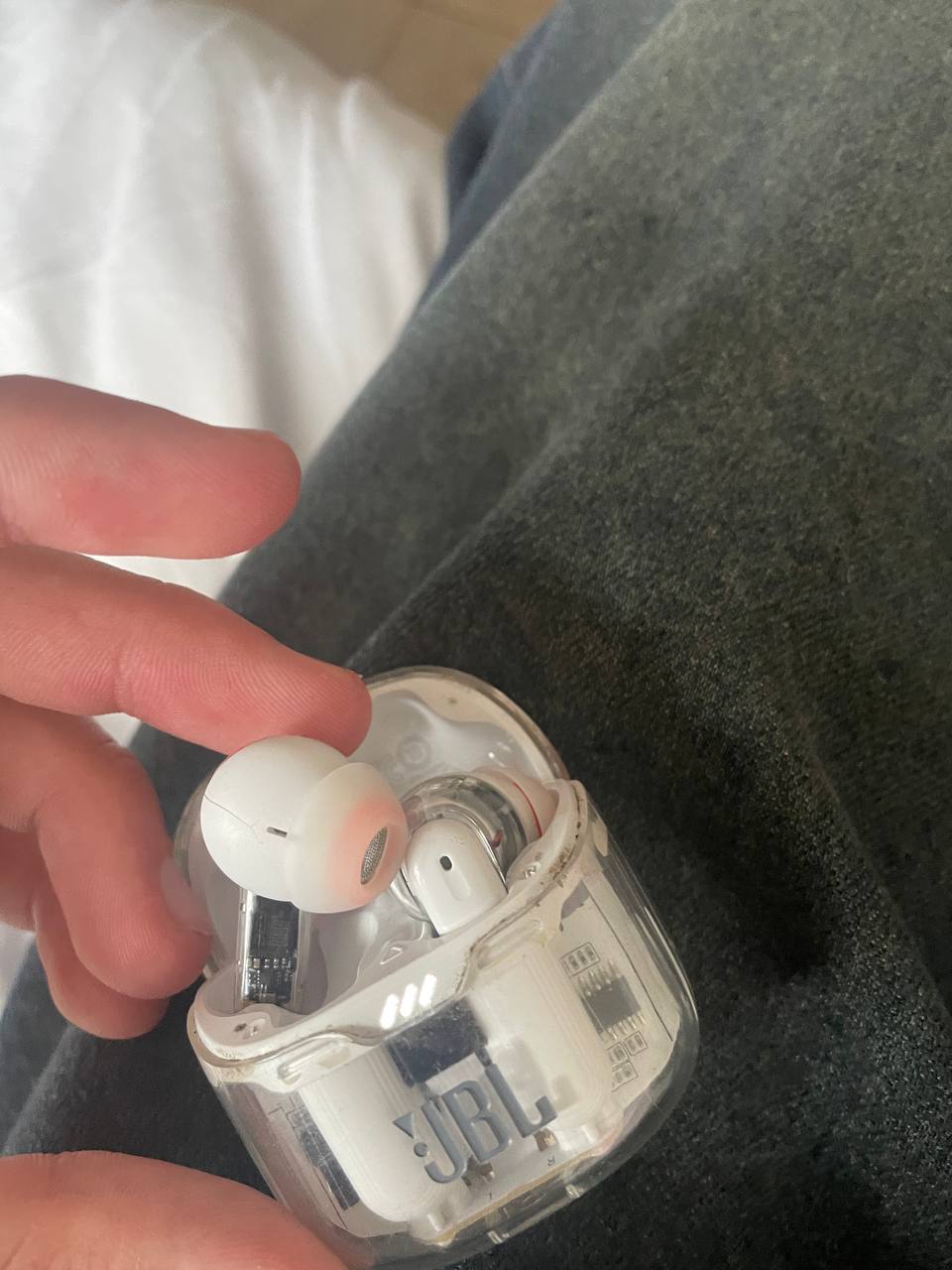 Продаю наушники jbl tune flex