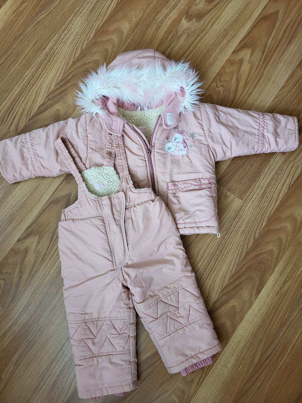 Продам зимний комбинезон на девочку, на рост 86 см