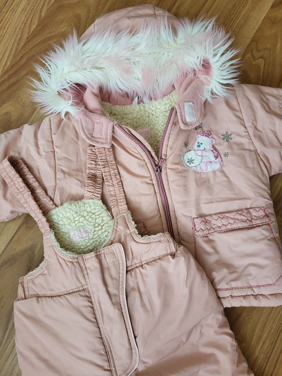 Продам зимний комбинезон на девочку, на рост 86 см